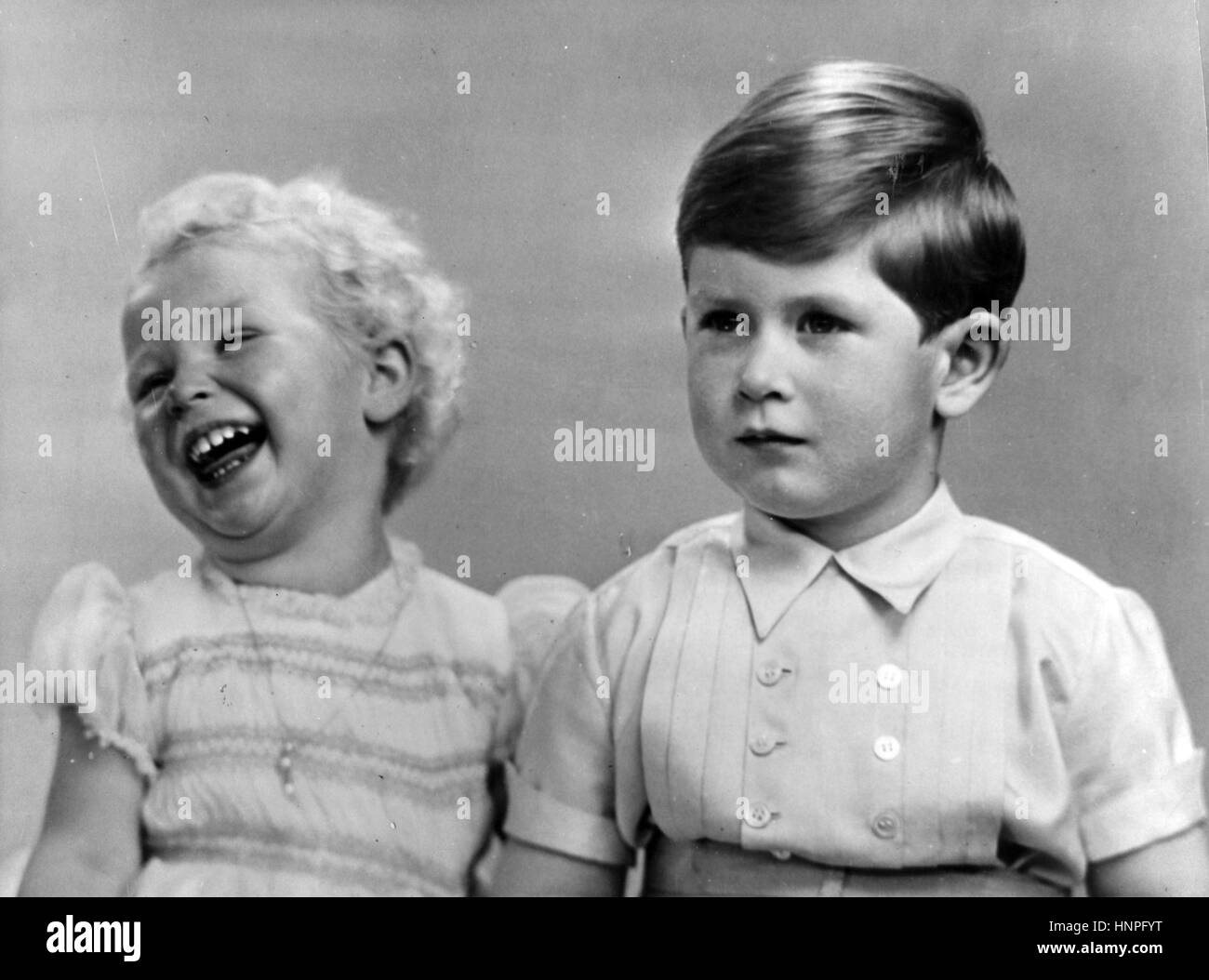 Le PRINCE CHARLES avec la Princesse Anne en 1952 Banque D'Images