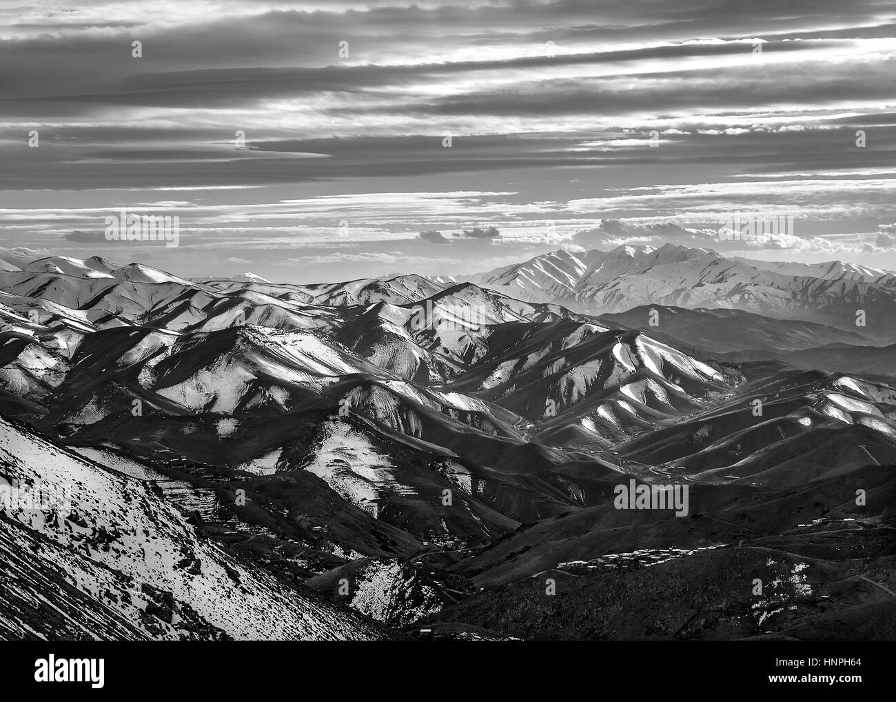 Salwatawa montagnes entourant Sanandaj, une ville plus à l'ouest de l'Iran. À l'arrière-plan Awalan on pouvait apercevoir des montagnes. Banque D'Images