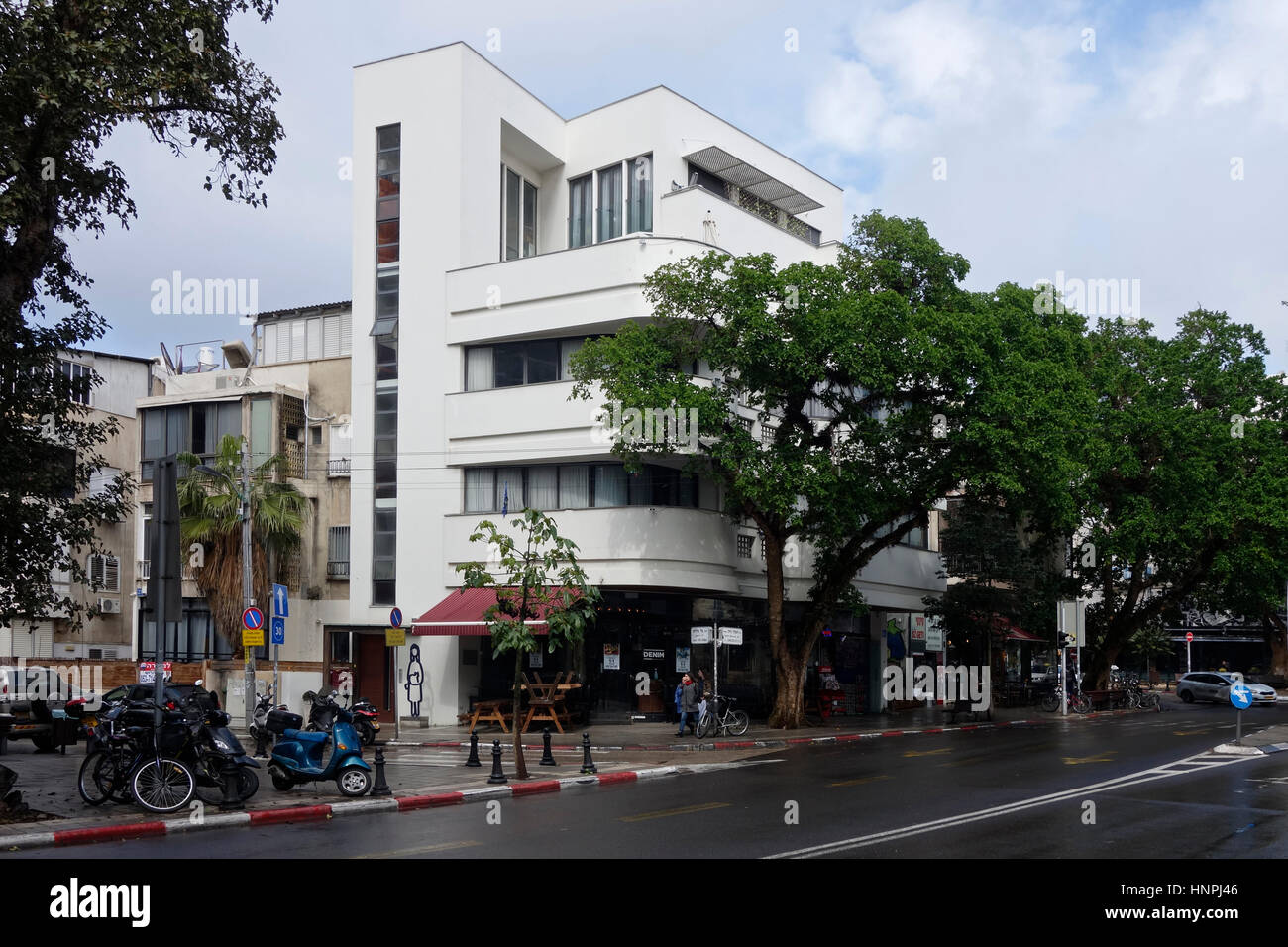 Vue d'une reconstitution d'un bâtiment construit dans le style d'architecture Bauhaus sur King George street à Tel Aviv ISRAËL Banque D'Images