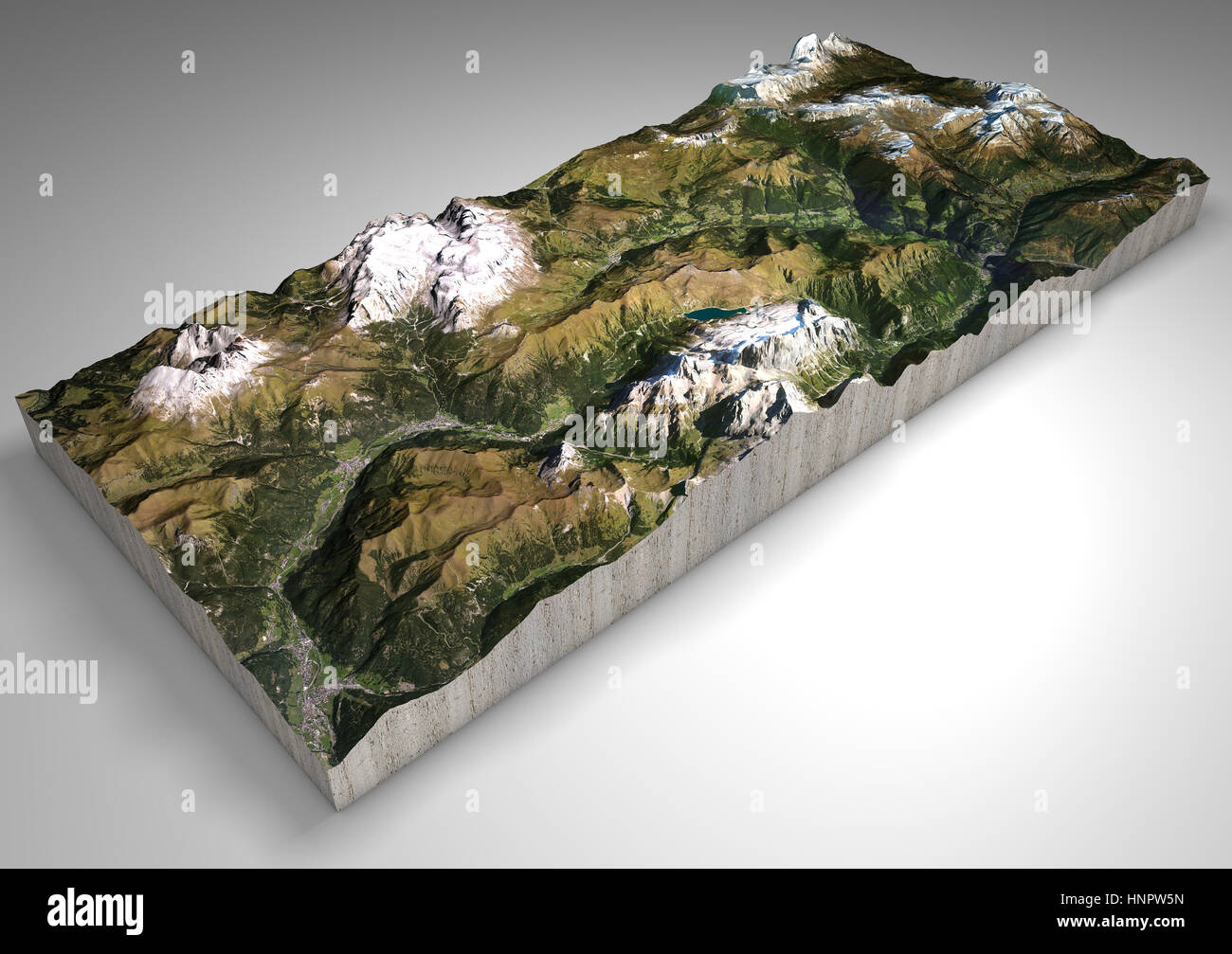 La section du terrain, Canazei, Val di Fassa, Trentin-Haut-Adige, Italie. Montagnes et collines, sommets des Dolomites, Sassolungo, Marmolada, Groupe du Sella. Banque D'Images