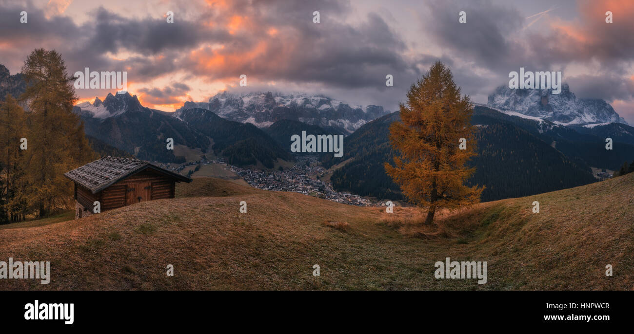 L'Italie. Dolomites. Matin panorama village Selva di Val Gardena Banque D'Images