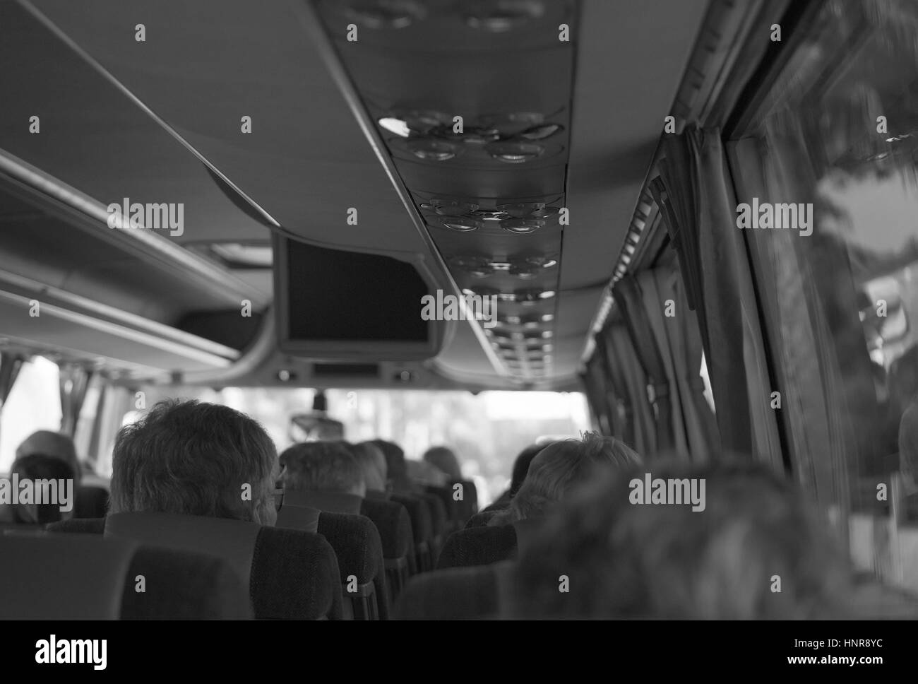 Vue de l'intérieur de l'autobus avec les passagers. Banque D'Images