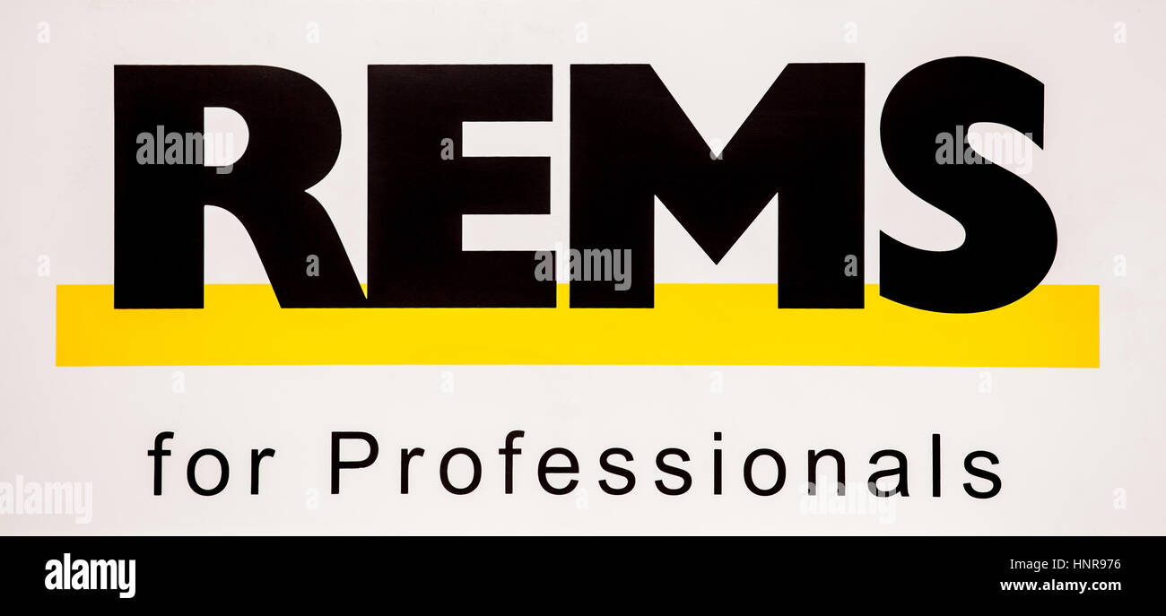 Rems logo. Sticker lettres noires sur le mur blanc Banque D'Images