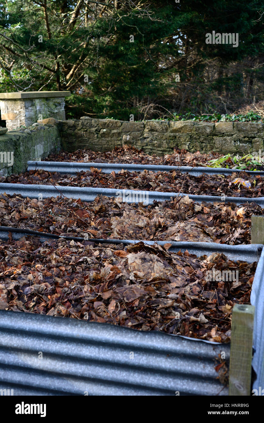 Cladosporiose, amendement des sols, bin,silo, silos, pourriture, pourriture, mature, naturels, biologiques, le paillis, paillis, préparer, préparer, fabriquer, faire Banque D'Images