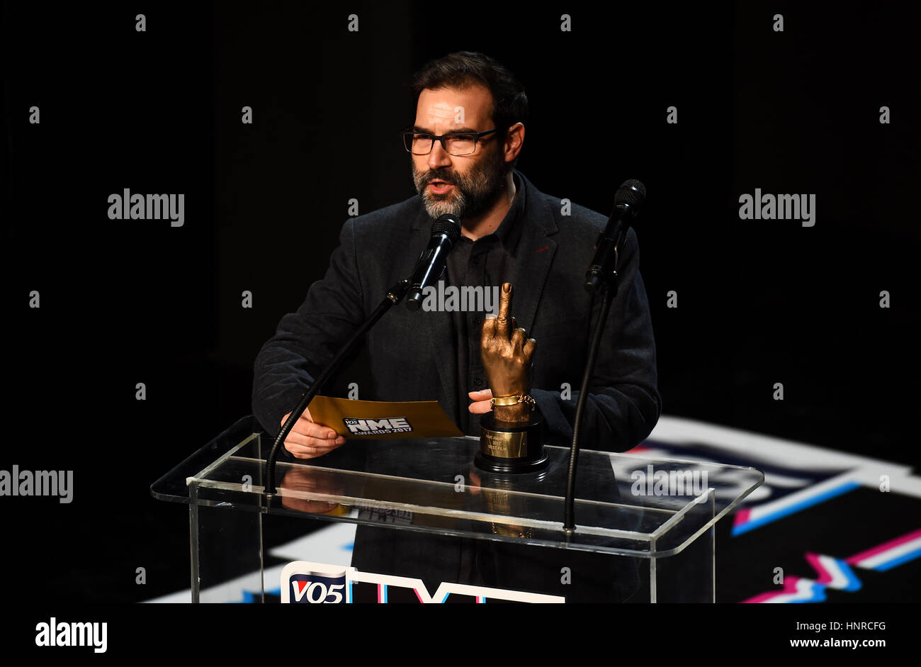 Adam Buxton durant la VO5 NME Awards 2017 qui a eu lieu à l'O2 Brixton Academy, à Londres. Banque D'Images