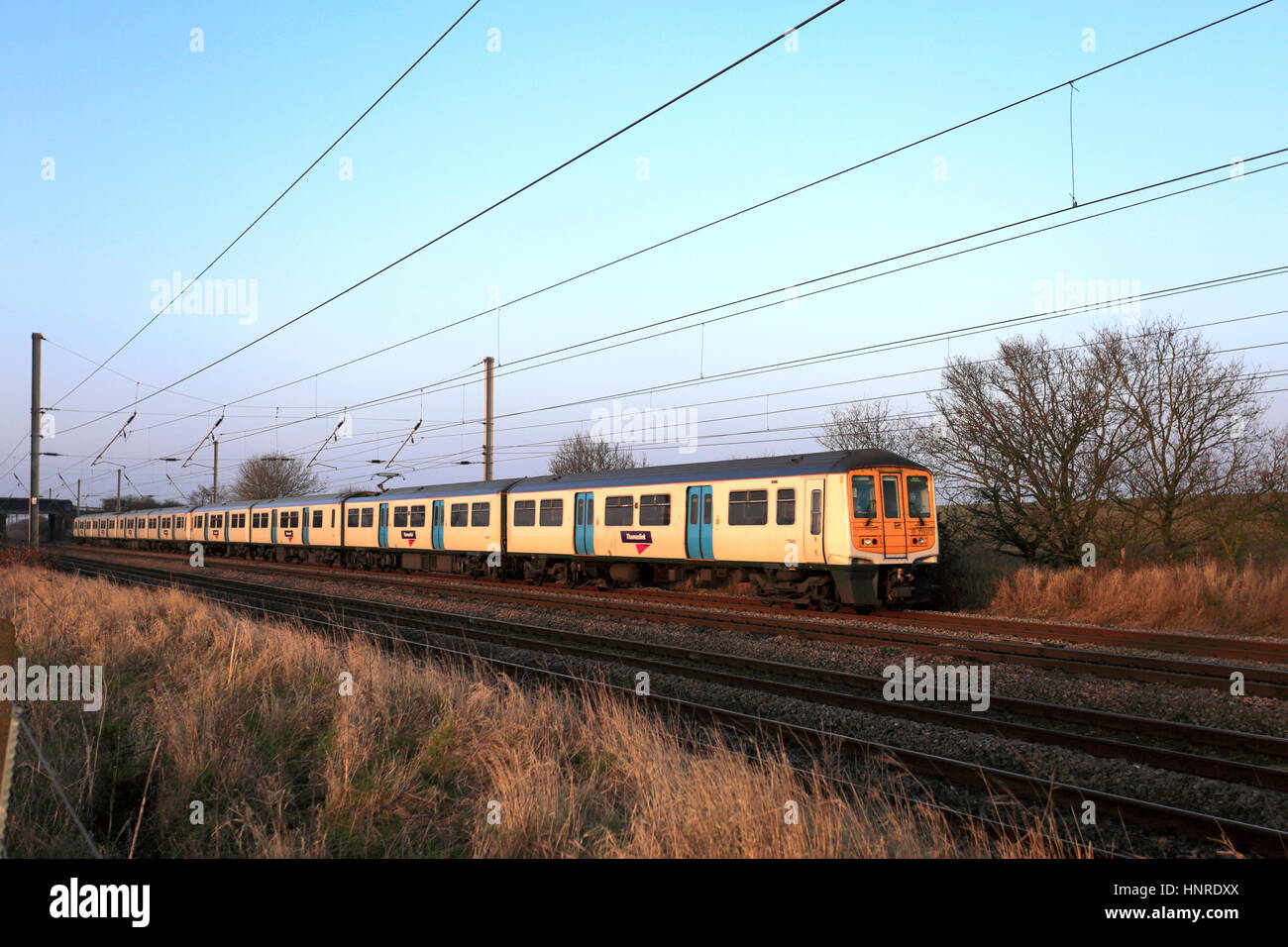 L'UEM 319 373 trains Thameslink, entre Bedford et luton, Bedfordshire, Angleterre Banque D'Images