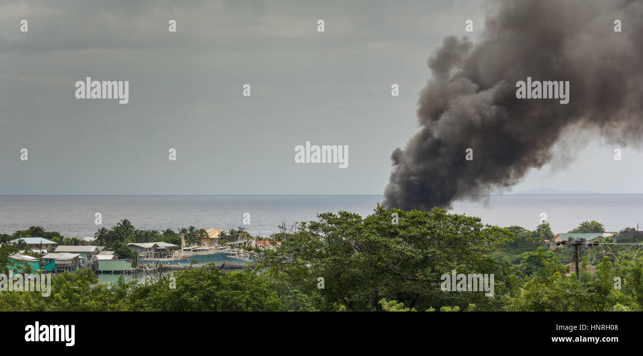 Incendie et explosion de bateau Banque D'Images
