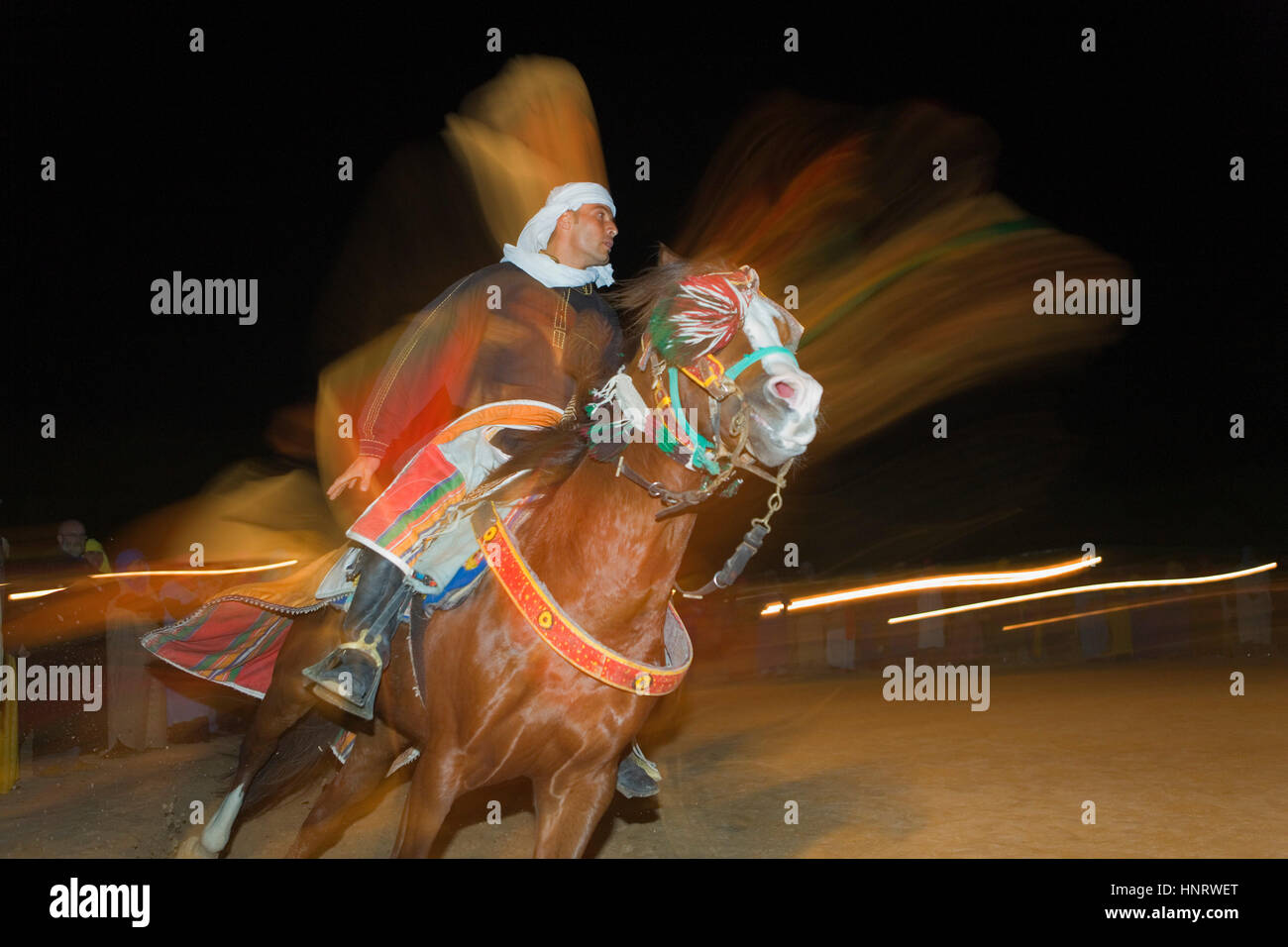 Tunisie.Douz.folklore traditionnel. Le cheval et le cavalier faisant fantasy Banque D'Images
