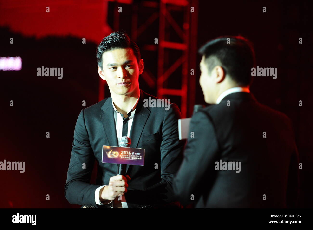 Hangzh, Hangzh, Chine. Feb 15, 2017. Hangzhou, Chine - 15 Février 2017 : (usage éditorial uniquement. Chine) chinois Sun Yang .les nageurs et Fu Yuanhui a assisté à la cérémonie de remise des prix de Zhejiang top dix athlètes à Hangzhou, Zhejiang Province de Chine orientale, le 15 février 2017. Crédit : SIPA Asie/ZUMA/Alamy Fil Live News Banque D'Images