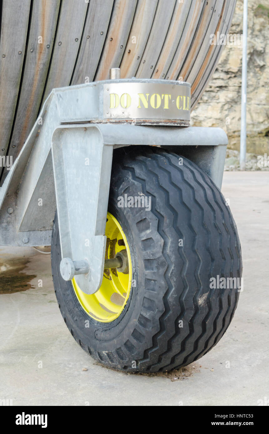 Une grande roue, partie d'un "Pod" (Roker Multi-mobile utilisent des conteneurs à l'utilisation d'énergie renouvelable) situé à Holey Rock, Roker, Sunderland Banque D'Images