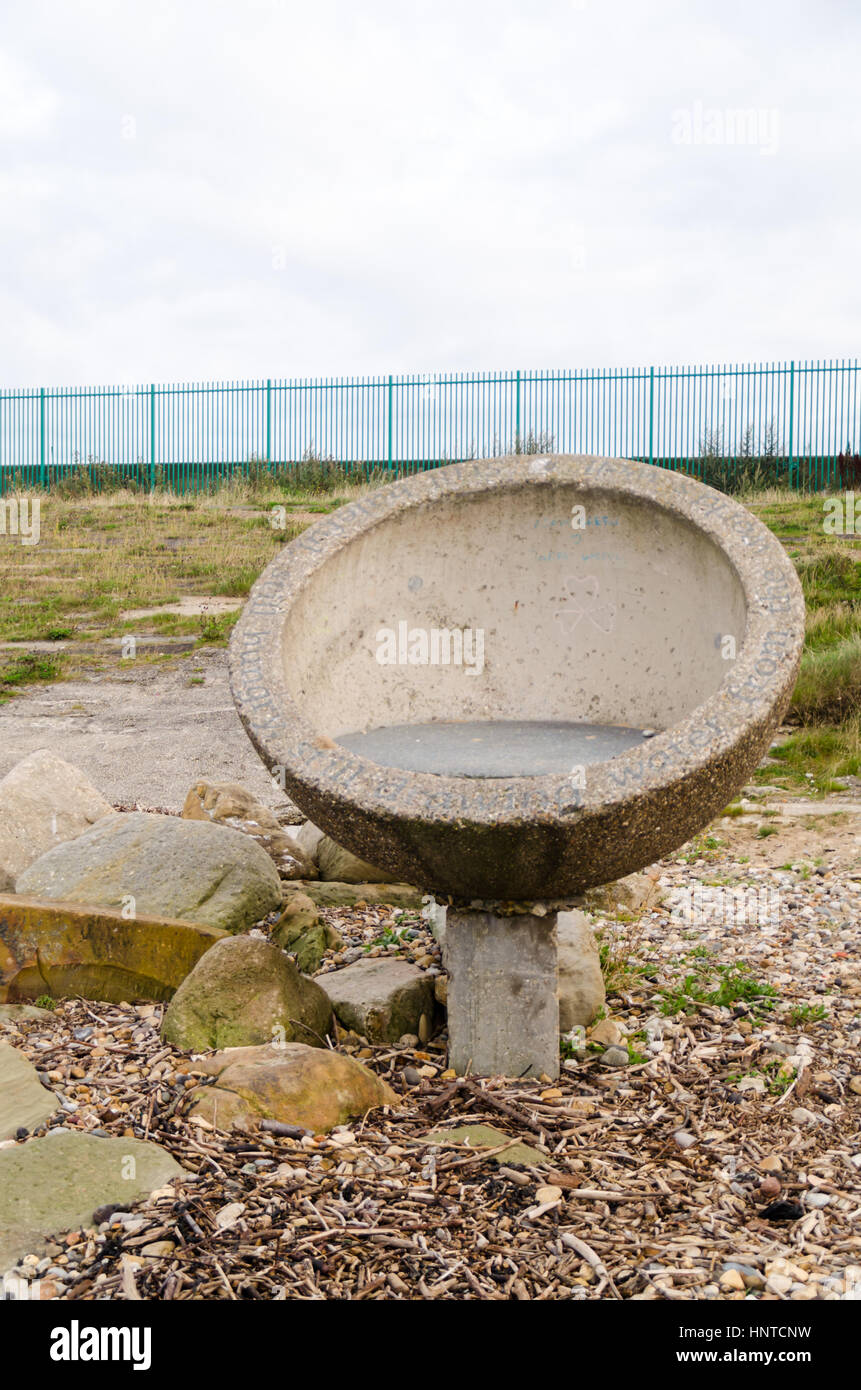 "Marée haute" Sculptures en béton d'art public par Fisher, Wilbourn, Knowles & Brenchley (2001) situé à Newgale, Sunderland Banque D'Images