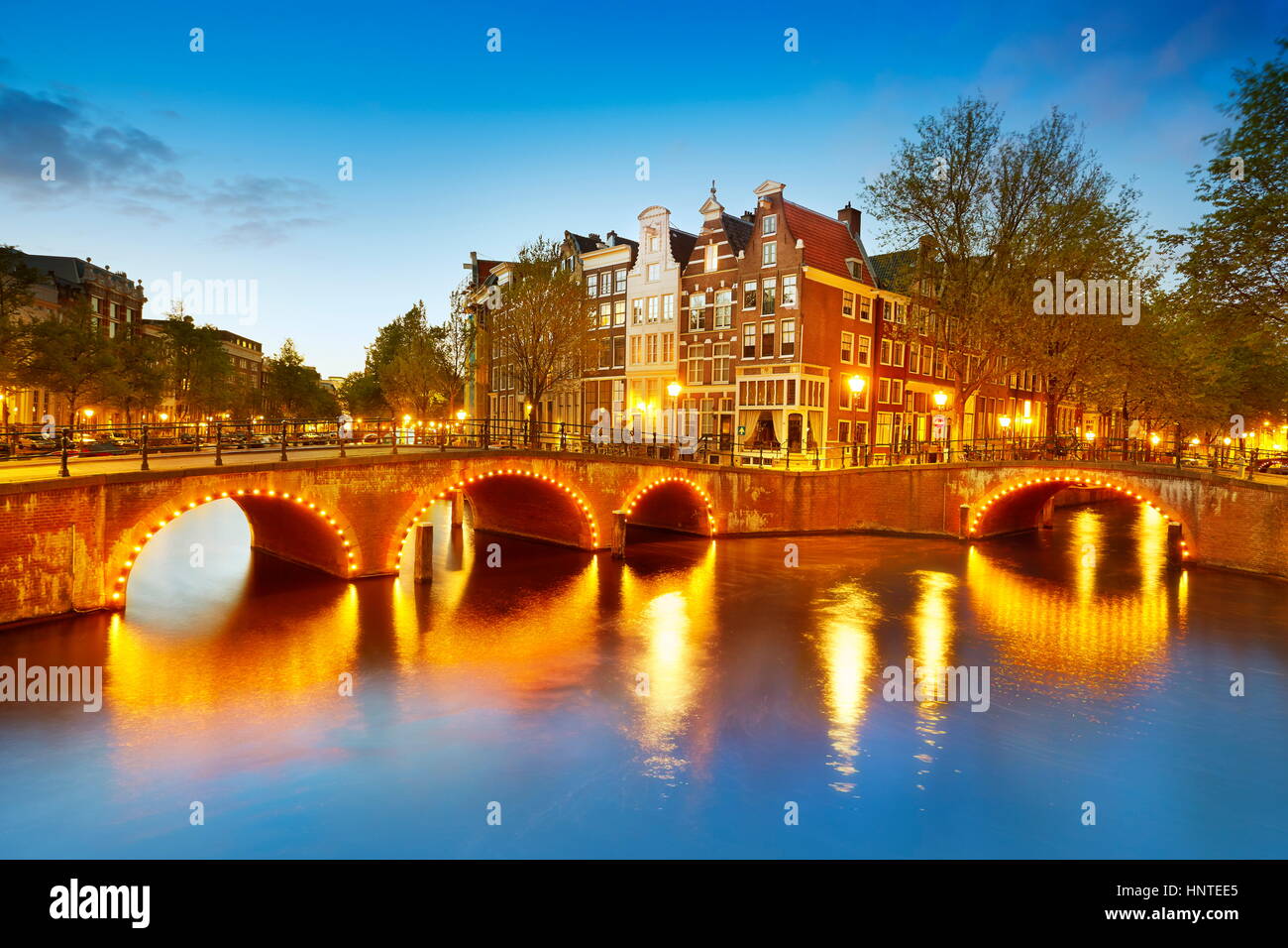 Soirée à canaux d'Amsterdam - Hollande, Pays-Bas Banque D'Images