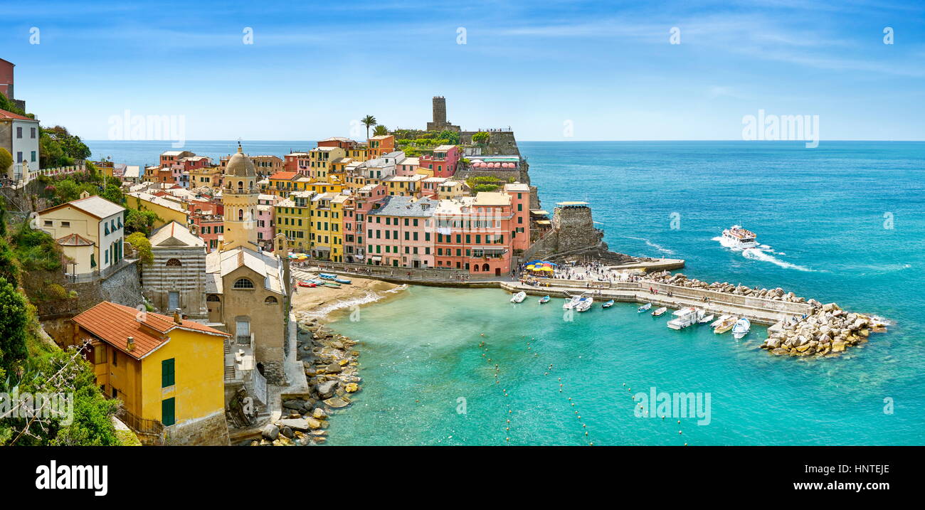 Vue panoramique de Vernazza, Parc National des Cinque Terre, Ligurie, Italie, l'UNESCO Banque D'Images