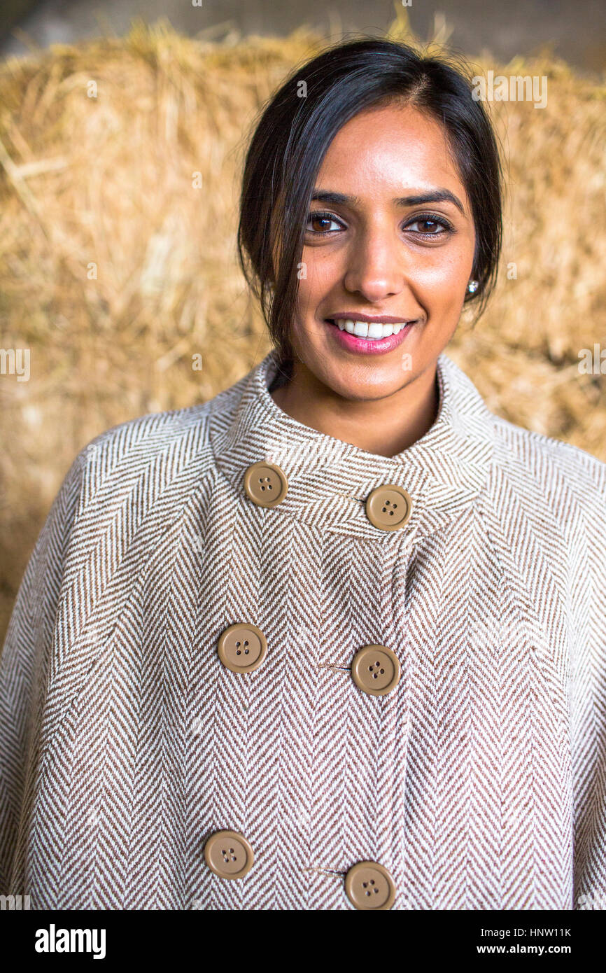 Portrait of smiling woman wearing poncho Banque D'Images