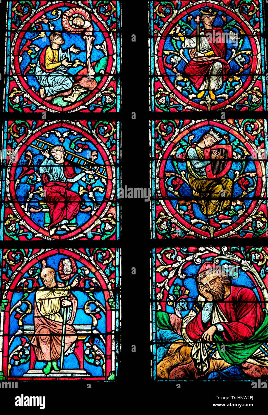 Une section d'un vitrail dans la cathédrale Notre Dame, Paris, France Banque D'Images