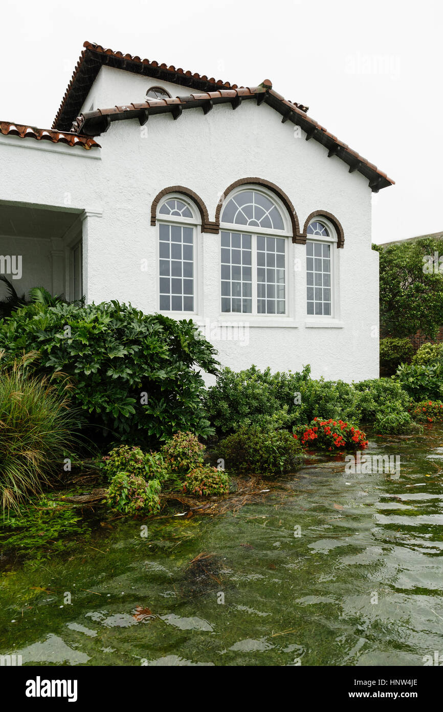 Les inondations près de house Banque D'Images