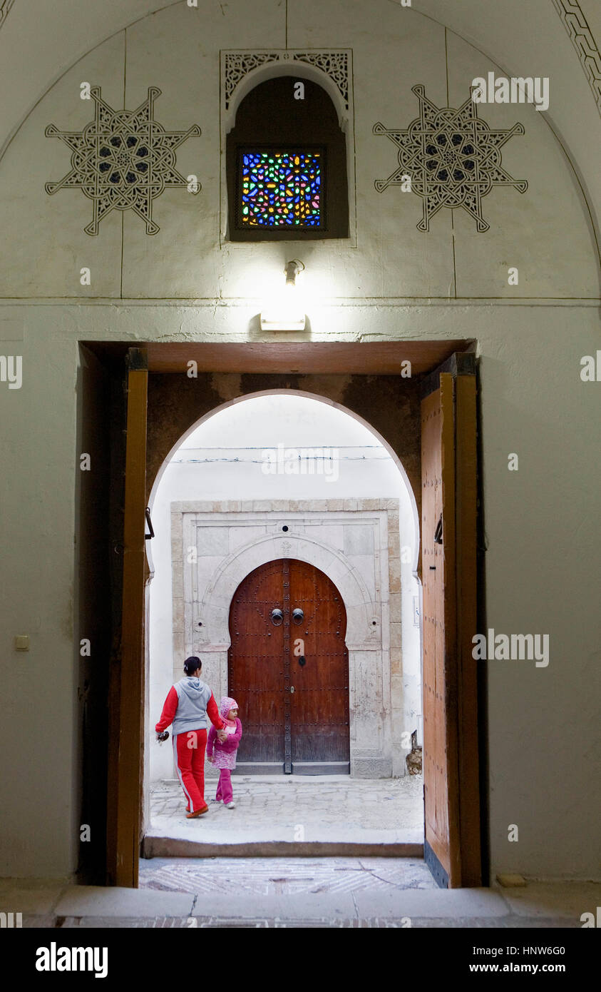 Tunisie : Ville de Tunis. Medina. Rue du Tribunal, en vu de Dar Larsam Banque D'Images