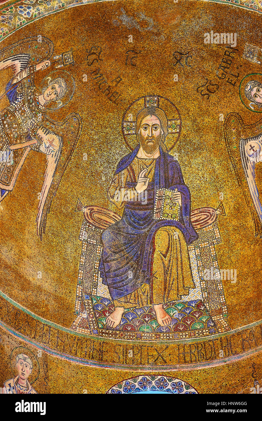 Des mosaïques byzantines du Christ Pantocrator au-dessus de la chapelle latérale de la cathédrale de Santa Maria Assunta (Cattedrale di Santa Maria Assunta) est un basili Banque D'Images