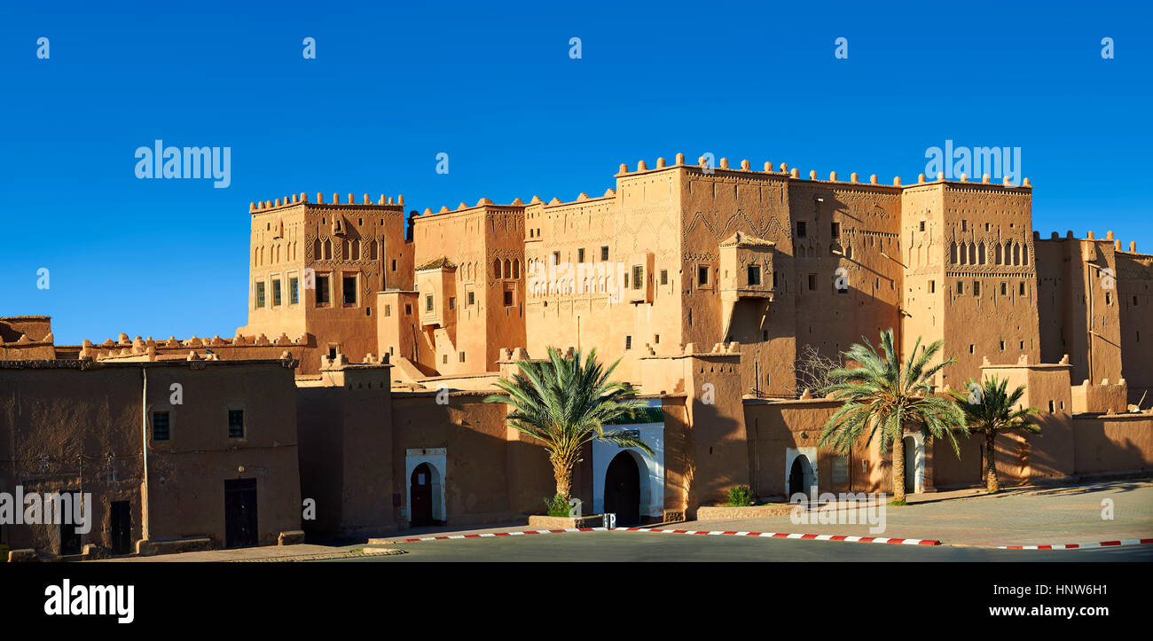 Extérieur de la Kasbah de Taourirt de brique de boue, Ouarzazate, Maroc, construit par Pacha Glaoui. Site du patrimoine mondial de l'Unesco Banque D'Images