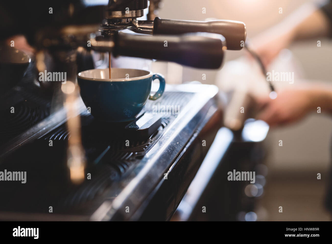 Machine à café godet de remplissage Banque D'Images