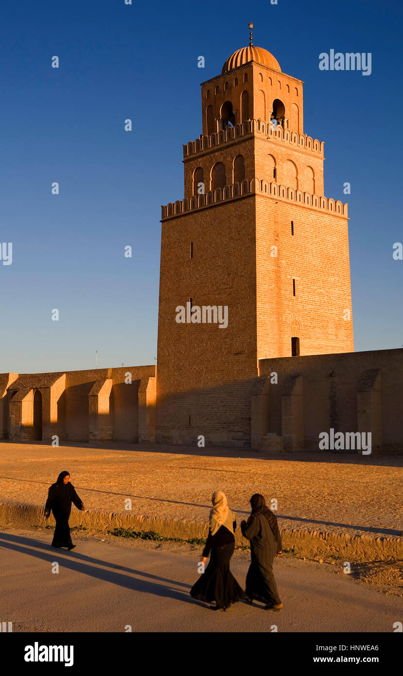 Tunez : Kairouan.La Grande Mosquée. Fondée par la Mosquée Sidi Uqba au Vième siècle est le plus ancien lieu de prière en Afrique du Nord Banque D'Images