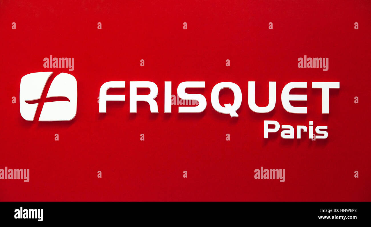 Frisquet Paris logo de l'entreprise. Lettres blanches en plastique sur le mur rouge Banque D'Images