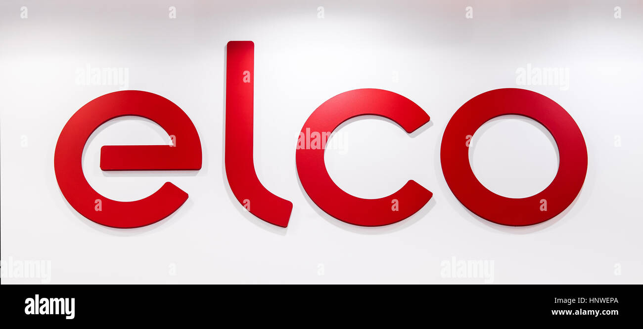 Logo de la société Elco. Rouge en plastique des lettres sur le mur blanc Banque D'Images