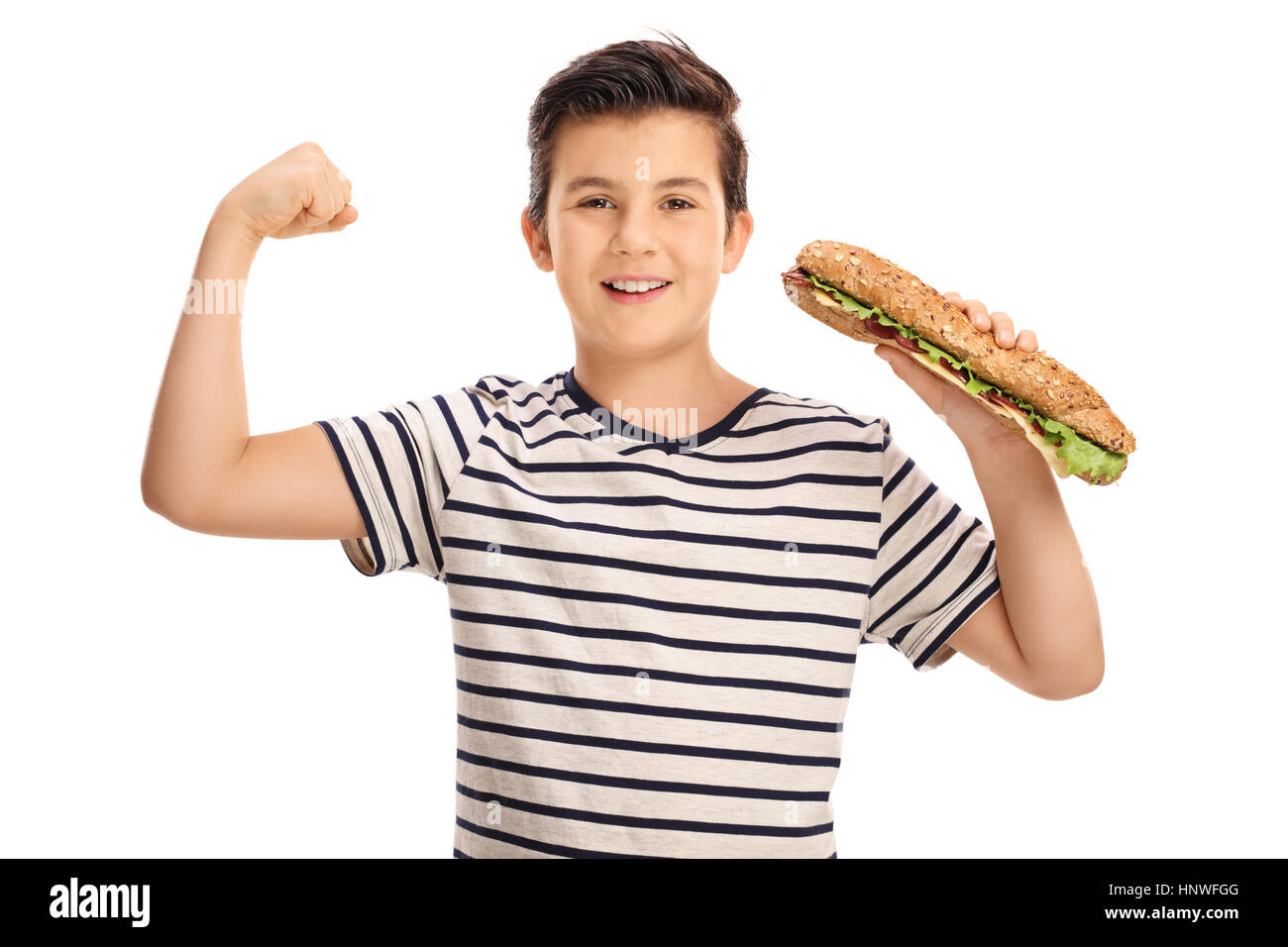 Young boy flexing biceps et sa tenue un sandwich isolé sur fond blanc Banque D'Images