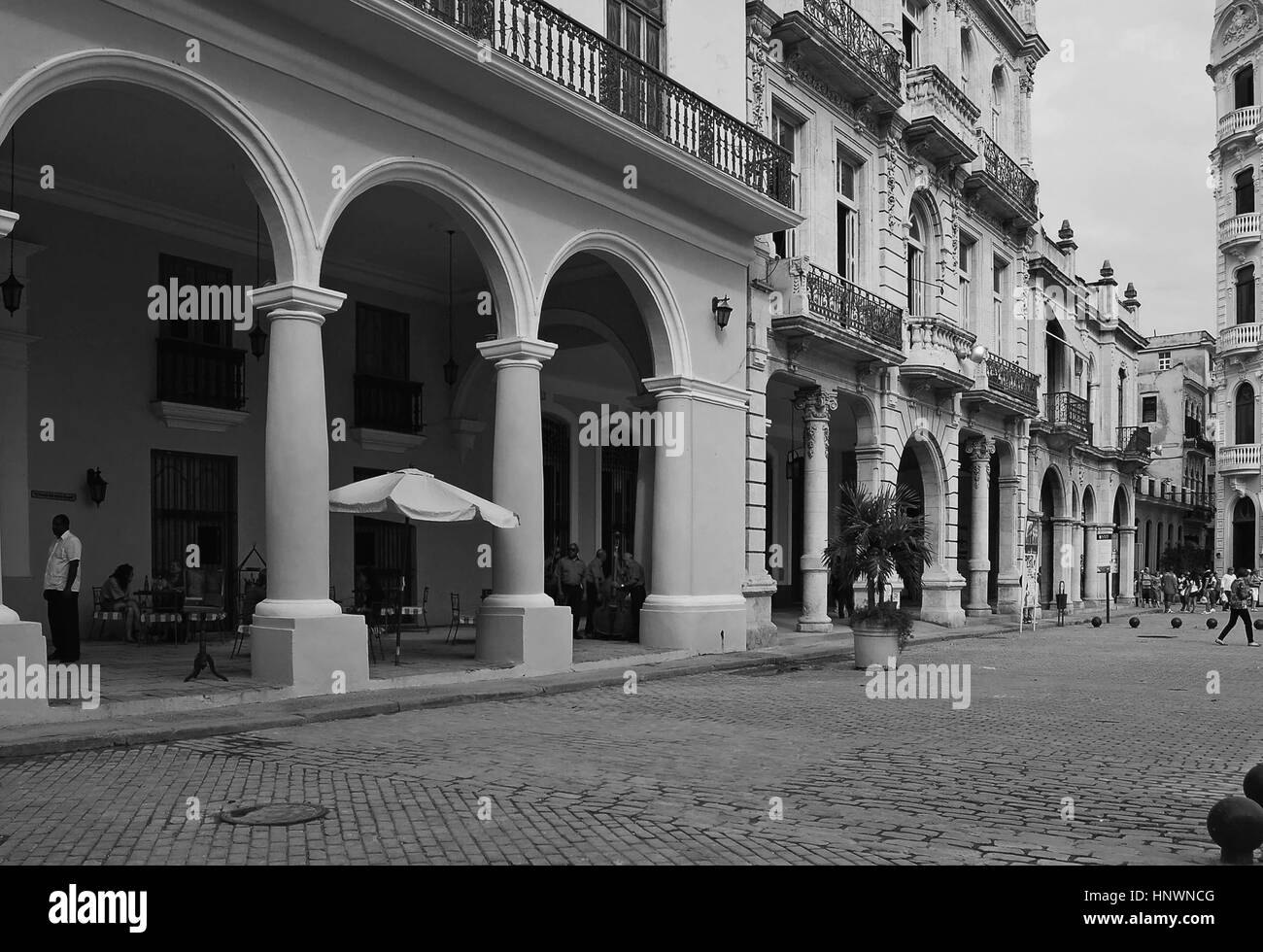 Bâtiments sur le côté nord de la Plaza Vieja, ratisser vue. La Havane, Cuba Banque D'Images