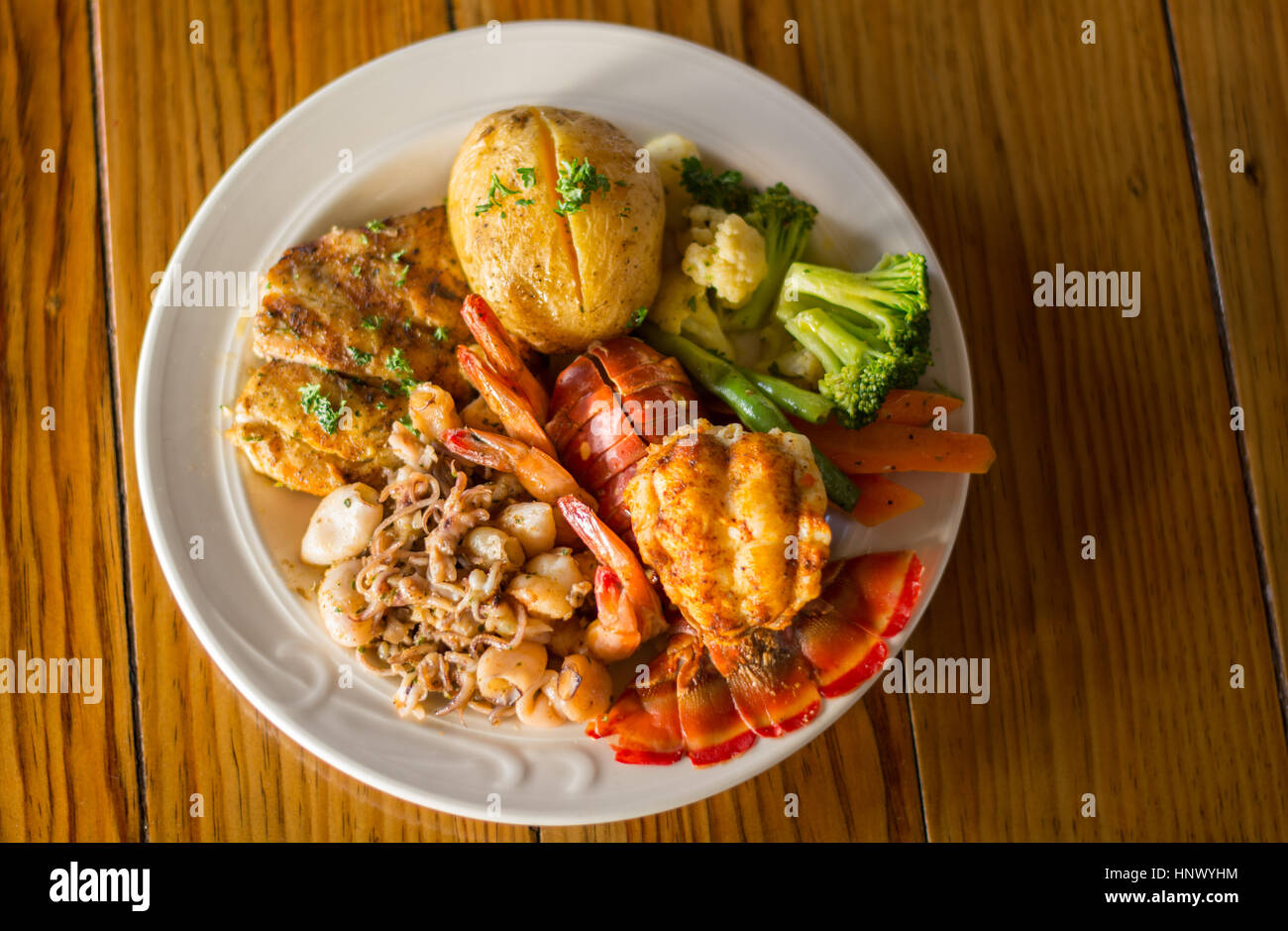 Poissons, langoustes, fruits de mer et Calamri Banque D'Images