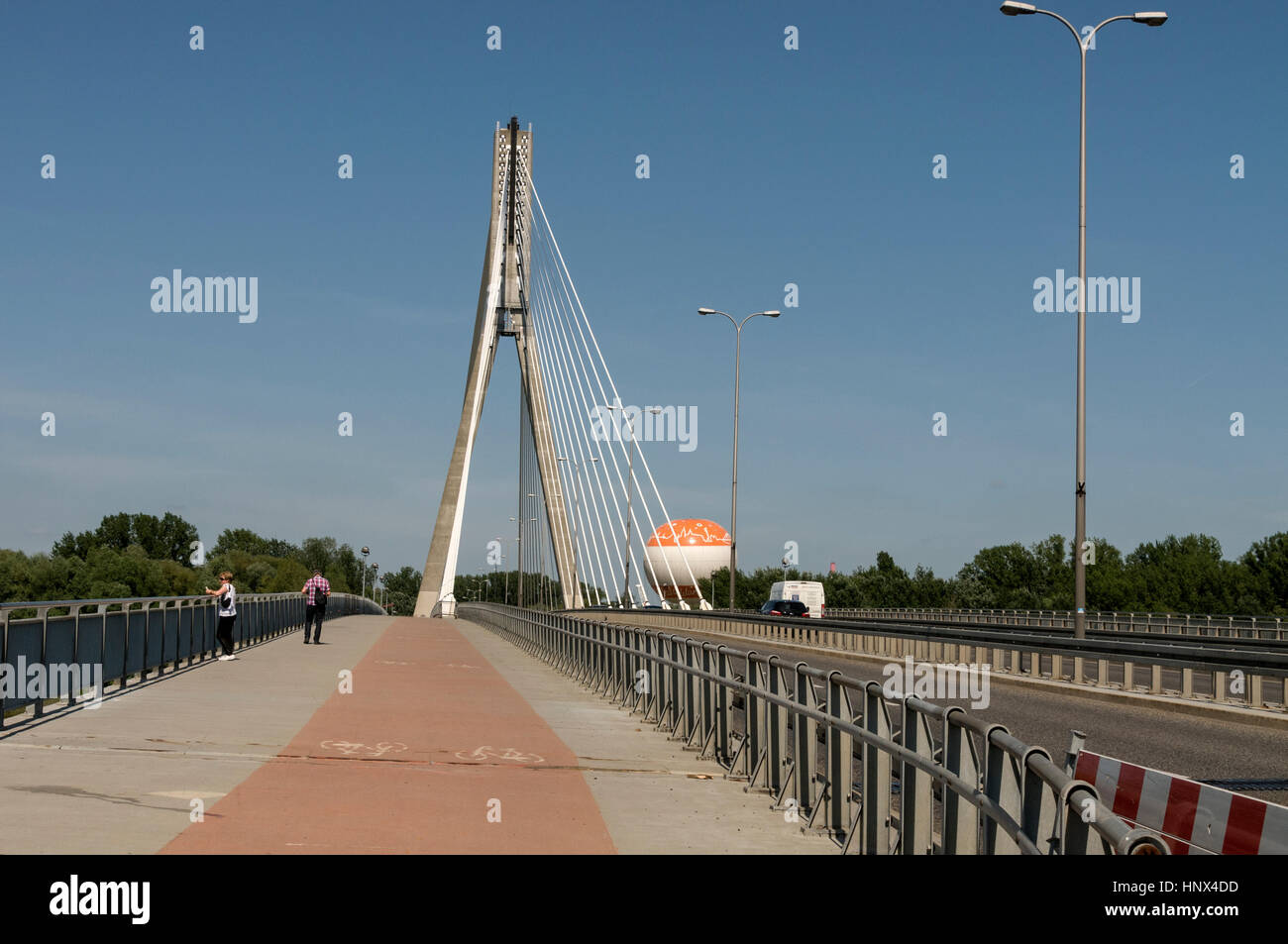 La plupart Minsk. ( Minsk pont- Sainte Croix) pont enjambant la Vistule à Varsovie, Pologne. Il a été construit en 2000 AD Banque D'Images