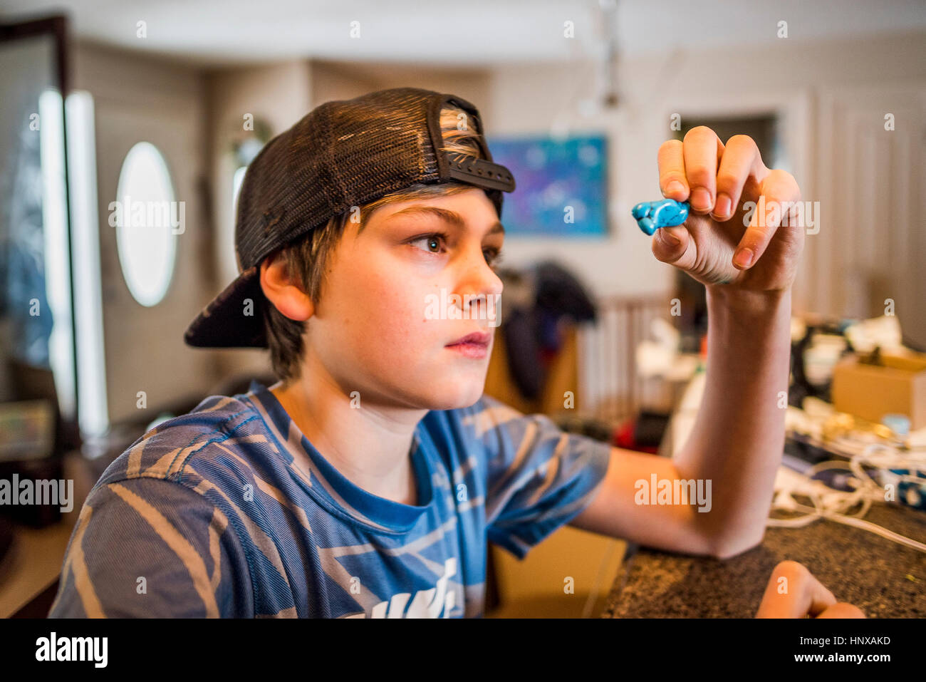 Boy looking at rock. Banque D'Images