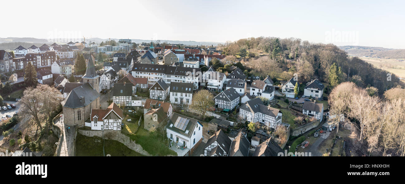 Blankenstein, ALLEMAGNE - 15 février 2017 : Du haut de la tour de Burg Blankenstein on a une vue spectaculaire sur la ville historique Banque D'Images