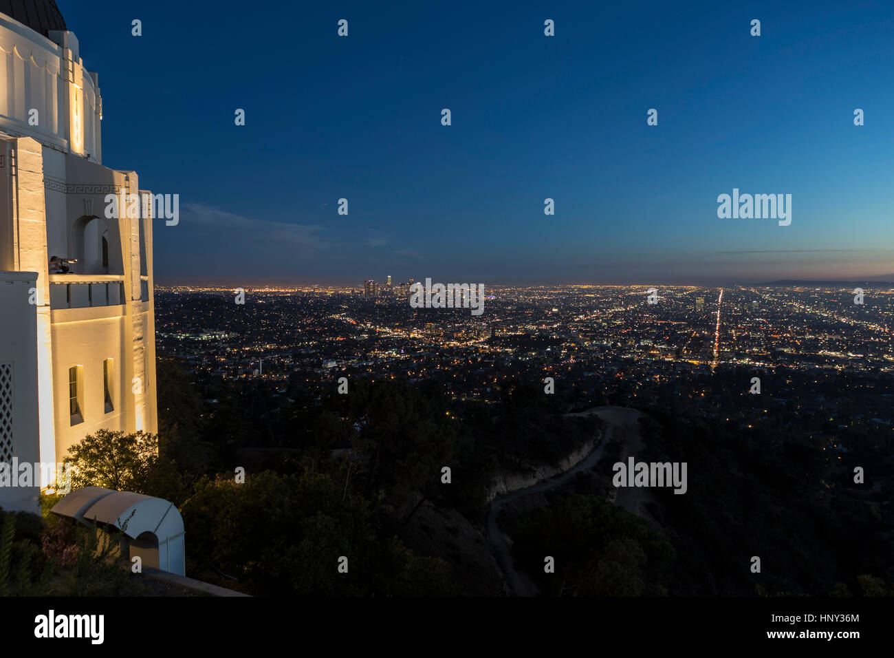 Editorial La tombée de la vue de l'Observatoire Griffith à Los Angeles, Californie. Banque D'Images