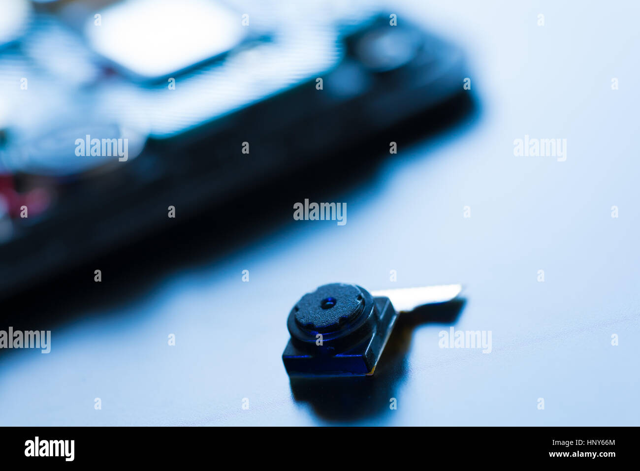 Module de caméra de téléphone cellulaire avec d'autres parties de l'appareil, selective focus, concept de service et de réparation Banque D'Images