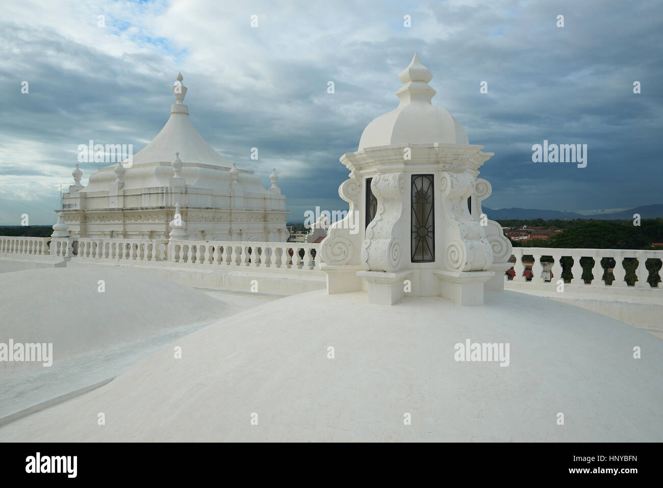 Détails de l'architecture centrale de toit blanc cathédrale avec Leon nicaragua landscape Banque D'Images