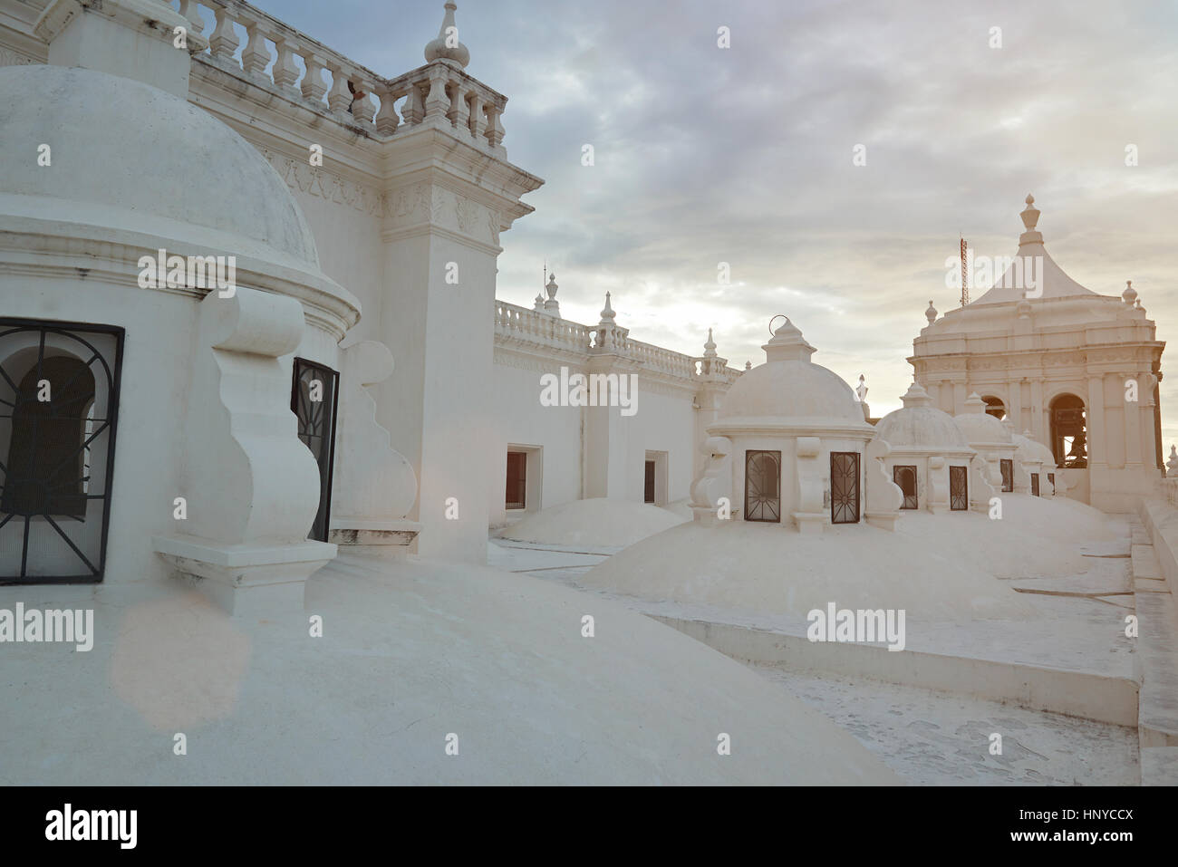 Toit de white Asuncion cathedral dans Leon Nicaragua Banque D'Images