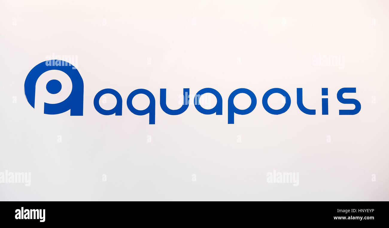 Moscou, Russie - Février 2016 : le logo de l'entreprise d'Aquapolis. Autocollant imprimé lettres. L'entreprise produit une large gamme d'équipement pour piscines - fil Banque D'Images