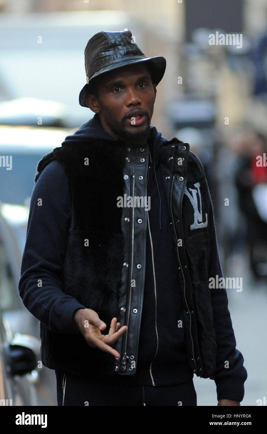 Samuel Eto'o à l'extérieur de Milan avec : Samuel Eto'o Où : Milan, Italie Quand : 16 Jan 2017 Credit : IPA/WENN.com **Uniquement disponible pour publication au Royaume-Uni, USA, Allemagne, Autriche, Suisse** Banque D'Images