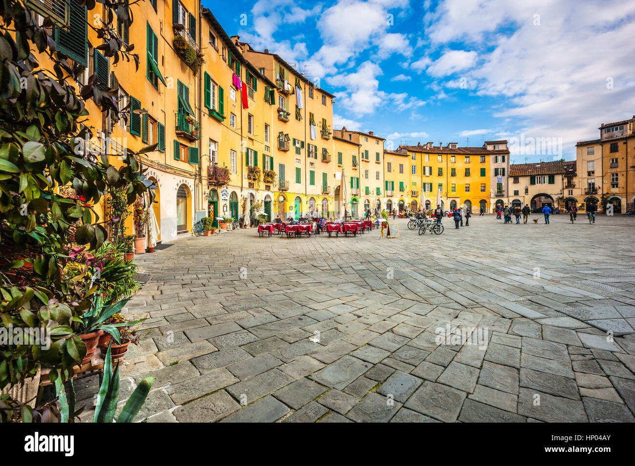 La Piazza dell'Anfiteatro, Lucca, Italie Banque D'Images