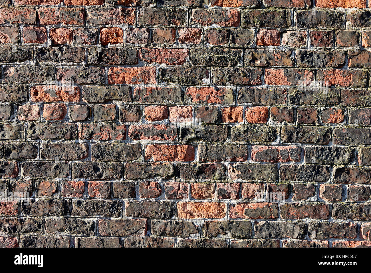 Les murs en briques anciennes en ruine de Liverpool docks dockland uk Banque D'Images