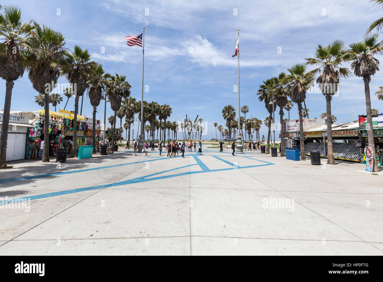 Voir l'éditorial du vent funky plaza at Venice Beach à Los Angeles, Californie. Banque D'Images
