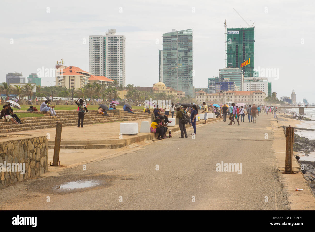 Colombo, SRI LANKA - le 25 novembre : Le Galle Face est une cinq hectares du parc urbain au bord de l'océan à Colombo, Sri Lanka le 25 novembre 2013. Banque D'Images