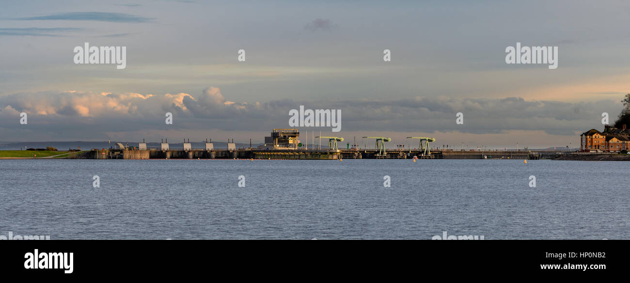 Cardiff Bay panorama du barrage. Du côté de la pêche côtière de barage entre Queen Alexandra Dock et Penarth Head à Cardiff, Pays de Galles, Royaume-Uni Banque D'Images