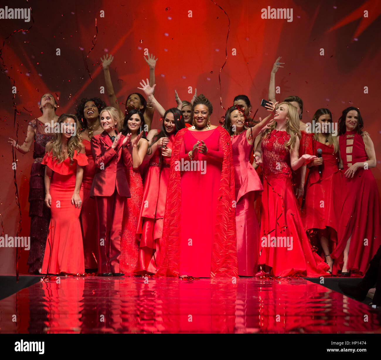 New York, NY USA - 9 Février 2017 : Grande finale pour la robe rouge Collection 2017 Fashion show par Macys à Hammerstein Ballroom au centre de Manhattan American Heart Association de prestations Banque D'Images