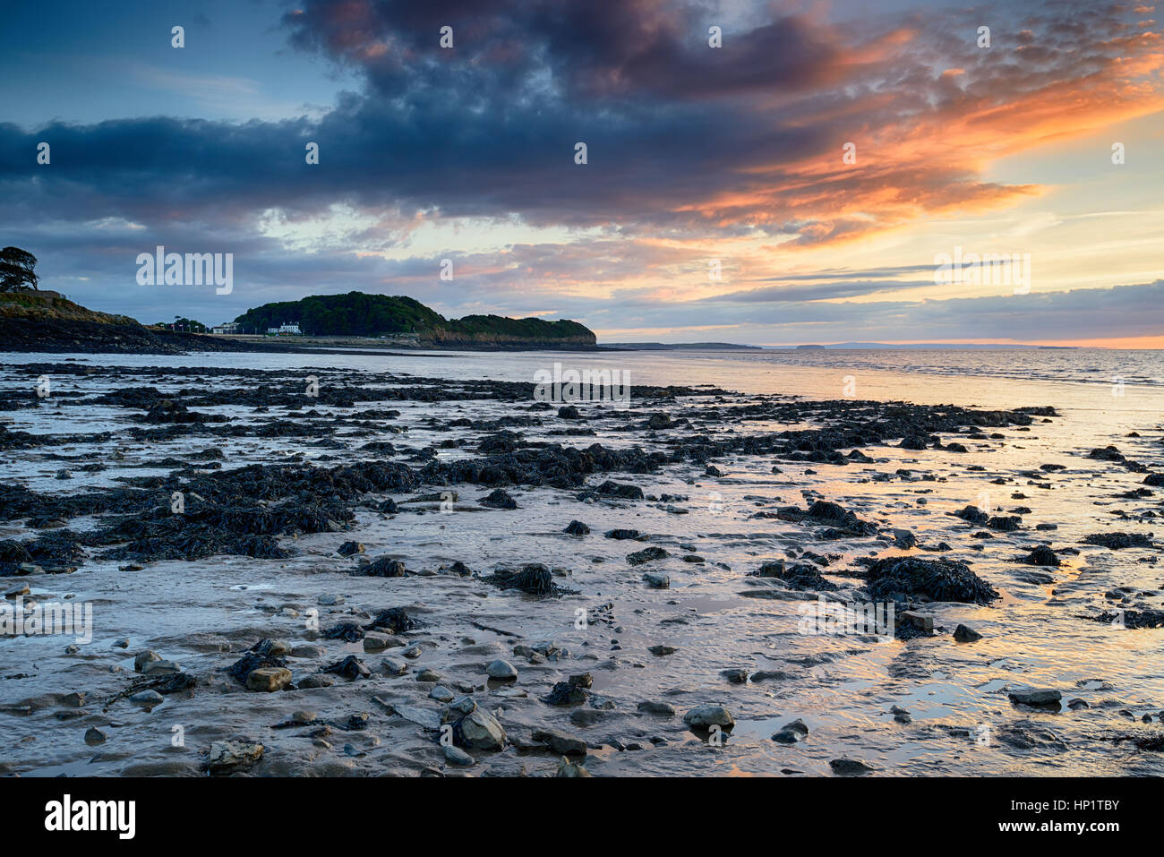 Marée basse à Clevedon Beach sur la côte du Somerset Banque D'Images