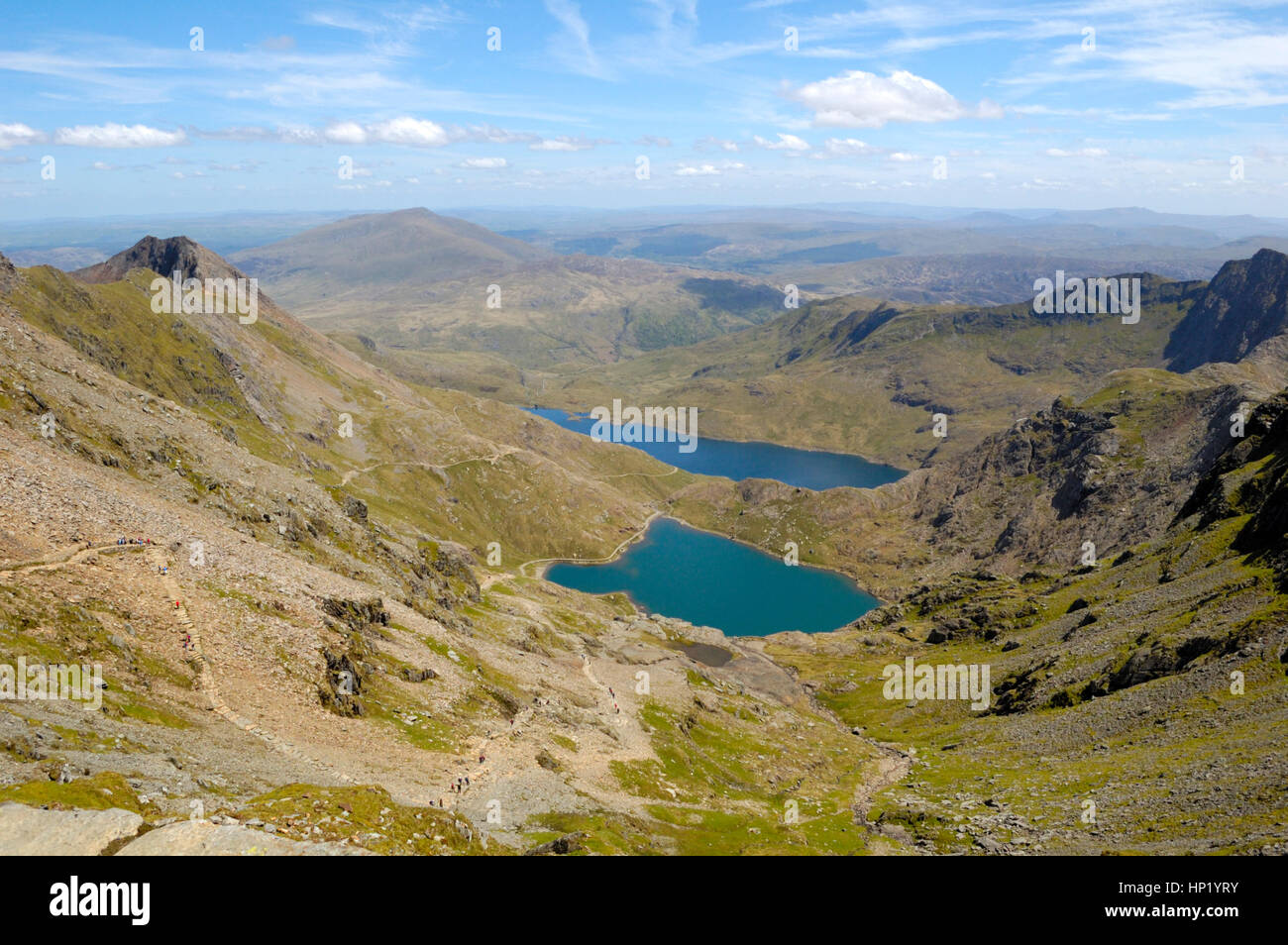 Glaslyn et Llyn Llydaw d'environ 950m sur la piste Pyg jusqu'Snowdon avec Ddysgi y lit, Crip Goch et Y Lliwedd Banque D'Images