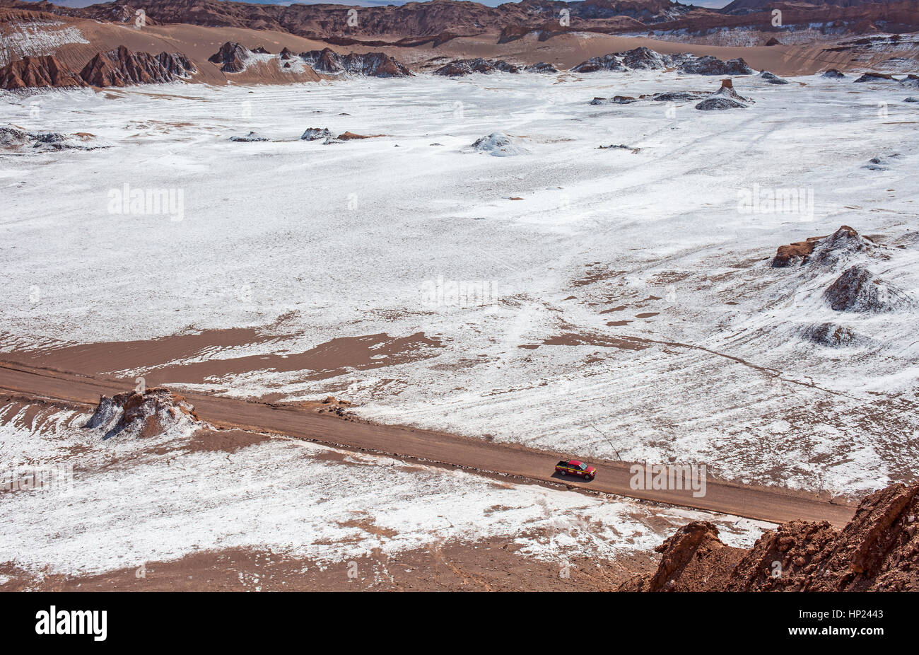Vue aérienne, Valle de la Luna (Vallée de la Lune) et sel déposé sur le sol, désert d'Atacama. Région d'Antofagasta. Chili Banque D'Images