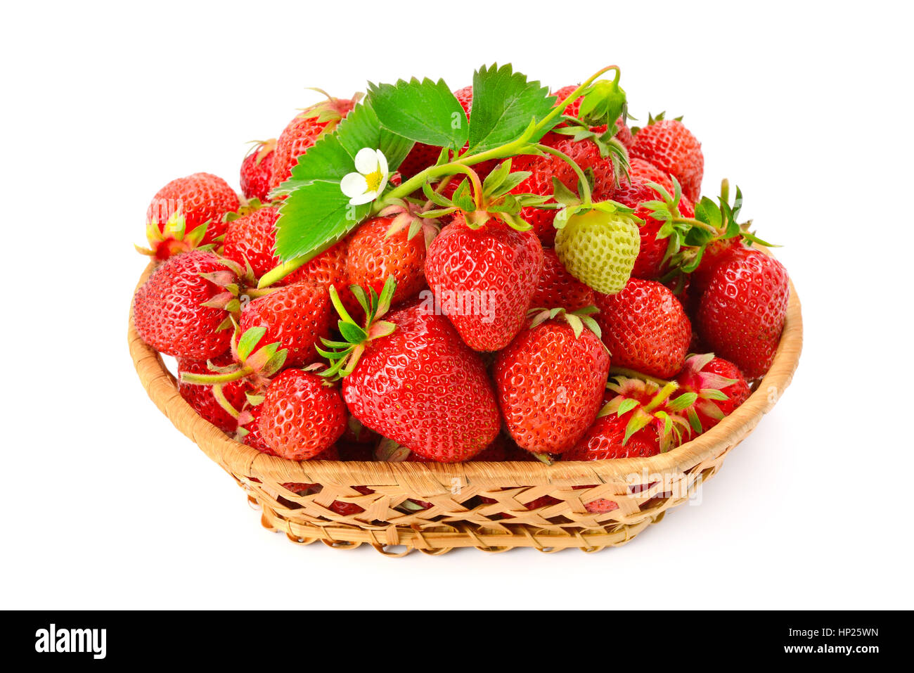 Une Fraise Mure Avec Fleur En Panier Isole Sur Fond Blanc Photo Stock Alamy