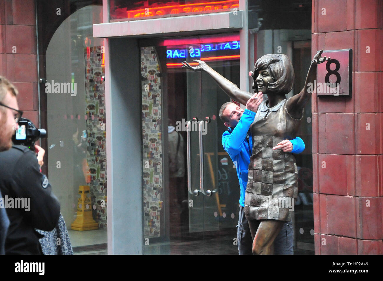 Statue dévoilée à la mémoire de Cilla Black dans sa ville natale de Liverpool, marquant le 60e anniversaire de la Cavern Club. Où : Liverpool, Merseyside, Royaume-Uni Quand : 16 Jan 2017 Crédit : Tim Edwards/WENN.com Banque D'Images